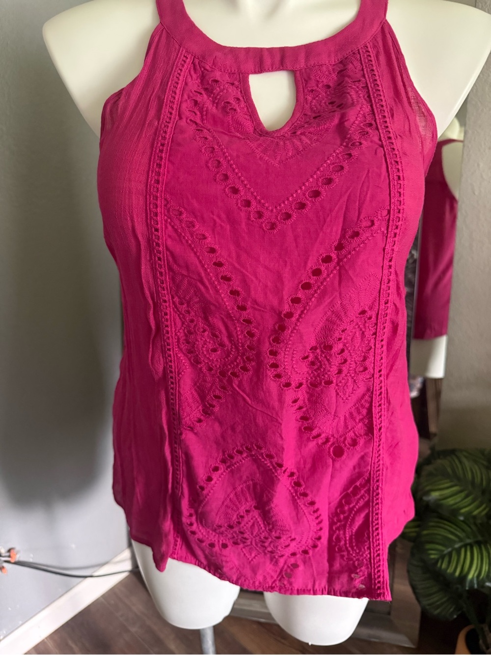 Sleeveless Eyelet Halter Camisole - Fuchsia Pink